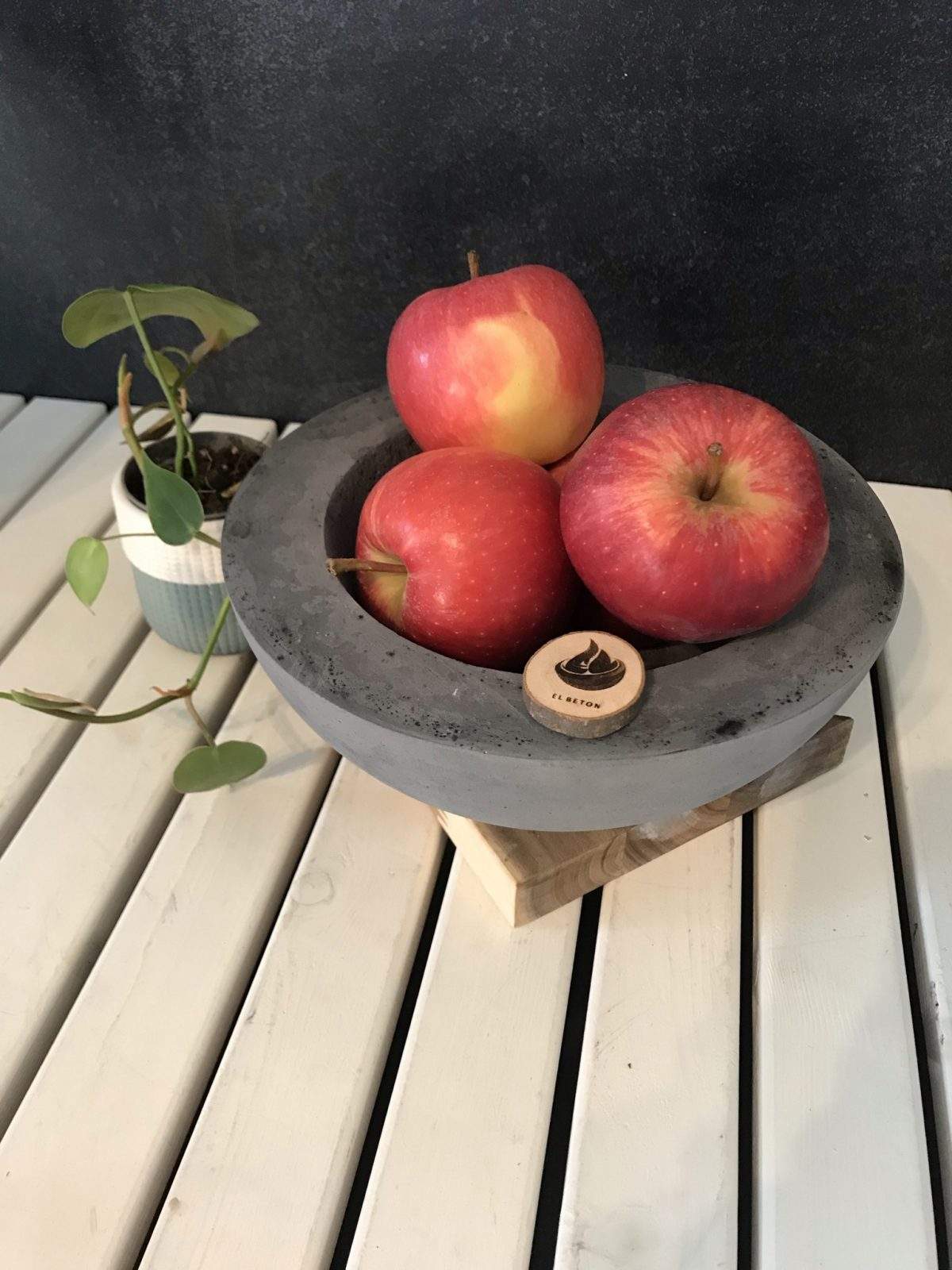 betonnen schaaltje handgemaakt de kleur is van natuurlijke pigment