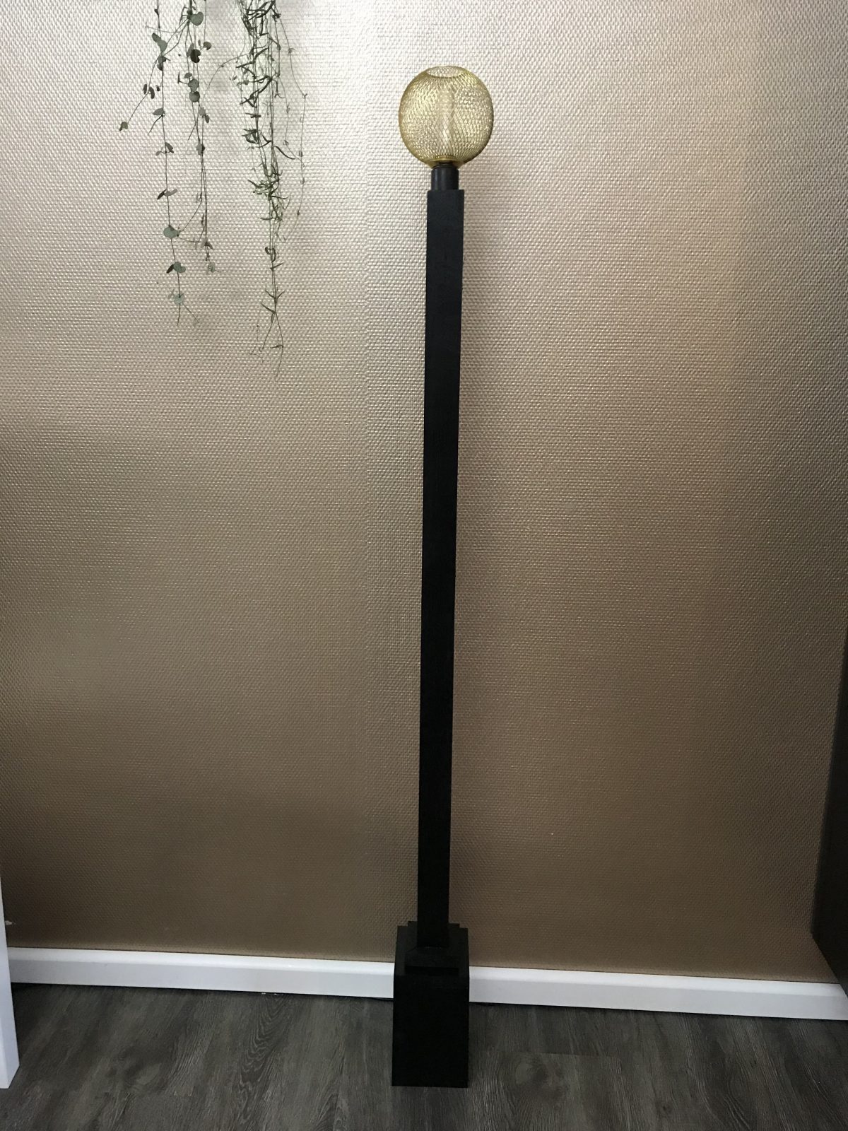 handgemaakte unieke staande houten lamp